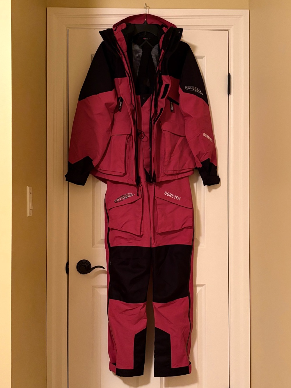 Bass Pro Shops Pro Qualifier Gortex Rain Jacket and Bib Set